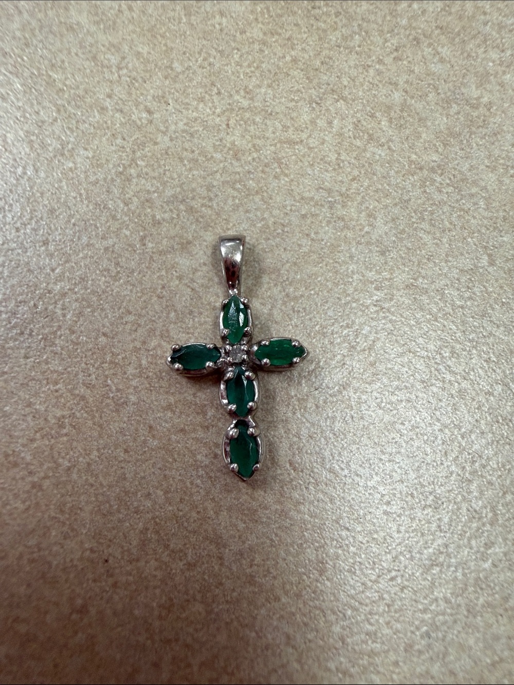 10K Emerald Cross